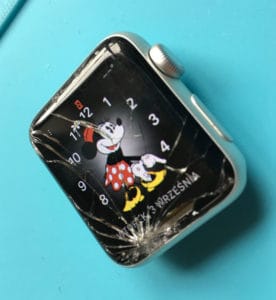 Apple Watch series 1 z pękniętą szybką – przed naprawą