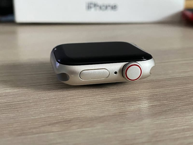 Read more about the article Apple Watch eSIM, łączenie z siecią komórkową w smartwatchu