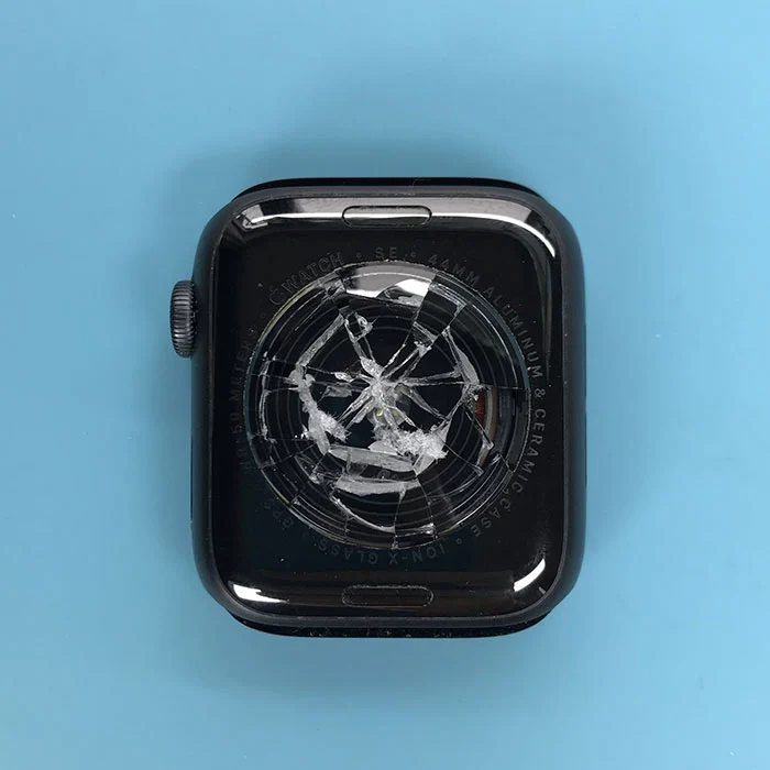 zbita tylna szybka apple watch se