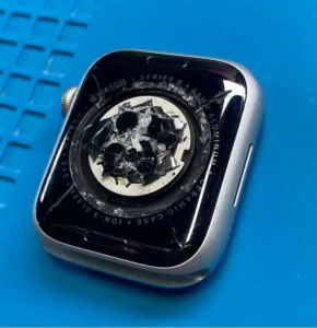 zbita tylna szybka apple watch 8